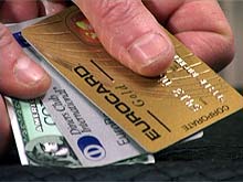 Mange kredittkort kan hjelpe deg med både penger og reiseforsikring.