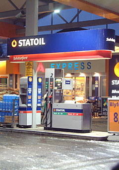 Selv om platesalget i Statoil sine bensinstasjoner ble med i grunnlaget for VG-listene, mener flere at grunnlaget fortsatt er for tynt. Foto: Jørn Gjersøe, nrk.no/musikk.