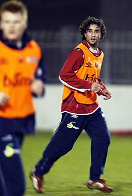 Hassan El Fakiri er en av tre debutanter på landslaget i Belfast. I morgen får han spille fra start. (Foto: Tor Richardsen / Scanpix)