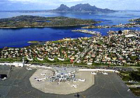 Bodø lufthavn med kontrolltårnet til venstre i bildet. Foto: Bodø Hovedflystasjon/Fotoavdelingen.