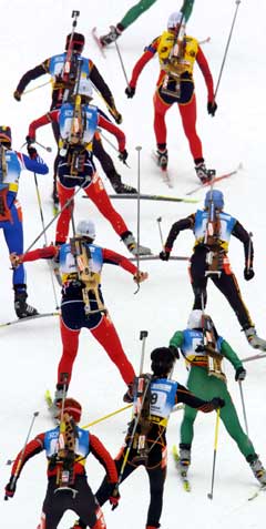 Fellesstart har vært en suksess i skiskyting. (Foto: AP/Scanpix)