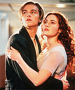 Kate Winsletble verdensstjerne i filmen «Titanic». Her med medspiller Leonardo DiCaprio. Foto: AP