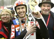 Mor og far Ljøkelsøy gratulerte med to VM-gull i går. (Foto: Scanpix/Bjørn Sigurdson) Mor og far Ljøkelsøy gratulerte med to VM-gull i går. (Foto: Scanpix/Bjørn Sigurdson)
