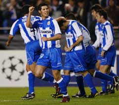 Deportivo la Corunas spillere satser på mer jubel mot Porto. (Foto: Reuters/Scanpix) 