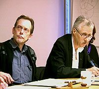 Ordfører Nilsen (til venstre) og rådmann Hægeland i Tysfjord. Foto: NRK
