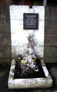 Dette monumentet over pedofili-ofre er reist bl.a. til minne om Dutroux' ofre. (Foto: V.Lefour, AFP) 