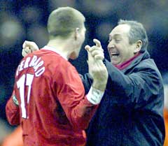 Liverpool-manager Gerard Houllier har grunn til å juble. Han er blitt lovet mange millioner til nye spillere foran den neste sesongen. (Foto: Scanpix) Liverpool-manager Gerard Houllier har grunn til å juble. Han er blitt lovet mange millioner til nye spillere foran den neste sesongen. (Foto: Scanpix)