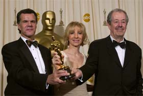 Prisen for beste utenlandske film gikk til Kanada for filmen «Barbarenes invasjon». Foto: AP/Scanpix
