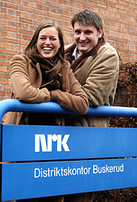 Morgenvertene Caroline Bækkelund Hauge og Anders Nielsen er et populært radiofølge hos radiolytterne i Buskerud, viser tall fra NRK Forskningen. (Foto: NRK/ Børge Solem)