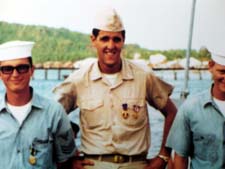Krigshelten John Kerry (midten), fotografert rundt 1960. 