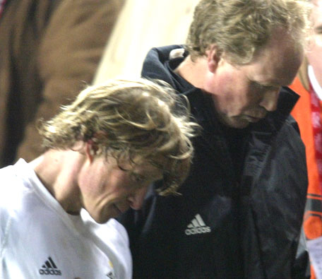 Ørjan Berg og trener Ola By Riise hadde liten grunn til å juble selv om det ble seier (Foto: Scanpix)