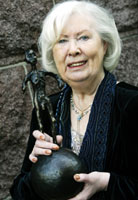 Anne Karin Elstad mottok onsdag Den norske leserprisen 2003 (Foto: Scanpix/Lise Åserud)
