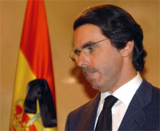 Spanias statsminister Jose Maria Aznar i sorg etter terroraksjonene i Madrid i går. (Foto: AP/Scanpix)