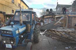 BULLDOZER: Det danske politiet har bokstavlig talt jevnet 
