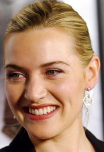 Kate Winslet har det bra om dagen, så bra at hun måtte felle noen gledestårer (Foto: AP/Scanpix)