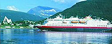 Hurtigruta passerer Tromsø.