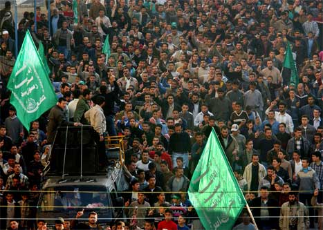 Fleire hundretusen palestinarar demonstrerer i gatene på Gazastripa og Vestbreidda. (Foto: AP/Scanpix)
