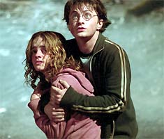 Det ser temmelig skummelt ut for Hermine (Emma Watson) og Harry Potter (Daniel Radcliffe) i "Harry Potter og fangen fra Azkaban". AP Photo/Warner 