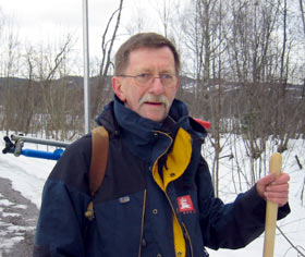 Gunnar Haugen i NVE gjør seg klar til å sjekke mjøsisen.