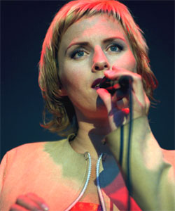 Hamar-jenta Silje Nergaards samle-album får VG-skryt. - En inspirerende historie, mener avisa. Hamar-jenta Silje Nergaards samle-album får VG-skryt. - En inspirerende historie, mener avisa.