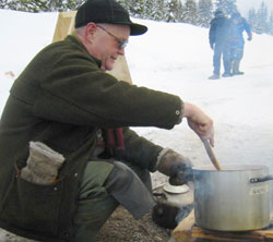 Leder i Stopp Regionfelt Østlandet, Einar Gjems lager mat.