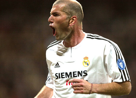 Zinedine Zidane var hjernen bak det meste av reals spill (Foto: AFP)
