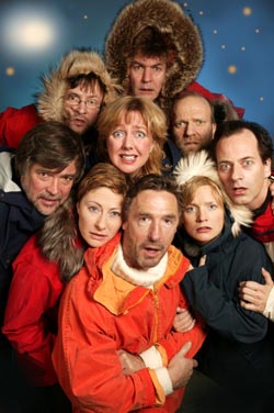 En stor gjeng skuespillere er i full sving i årets påskekrim i Radioteatret (Foto: NRK Ole Kaland)