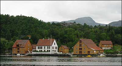 Handelsstaden Rugsund. (Foto: Arild Nyb  2003)