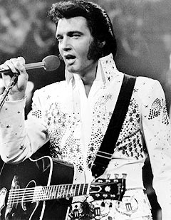 TJENER FETT: Elvis Presley døde i 1977. (Foto: Scanpix / AP)