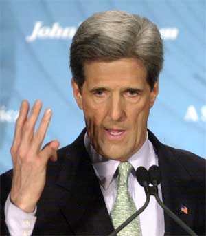 John Kerry under talen på universitetet fredag. (Foto: Scanpix / AP / Carlos Osorio)