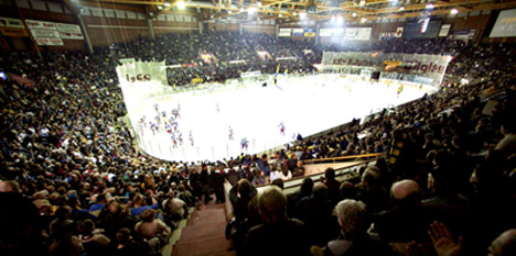 7500 tilskuere fylte Hamar OL-amfi under den nervepirrende finalen søndag. Foto: Cornelius Poppe/SCANPIX
