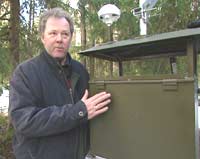 -Terrorister bør ikke vite hvor dette utstyret står, sier Bjørn Arne Johansen (Foto: NRK)