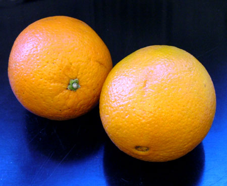 Mange appelsiner er for tiden redd for å bli utsatt for harde slag når de ligger i bunnen av ryggsekker rundt om i fjellheimen, for så å i verste fall ende opp som grønnsak. (Kjell Lindås) Foto: NRK