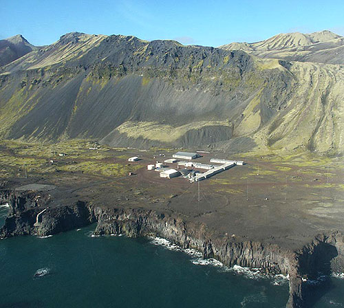 Den norske stasjonen på Jan Mayen. Den norske stasjonen på Jan Mayen.
