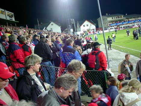 FFKs budsjett for billettinntekter er allerede nådd. I oktober møter FFK Brann og Tromsø på hjemmebane med en ukes mellomrom. Foto: Rainer Prang, NRK. FFKs budsjett for billettinntekter er allerede nådd. I oktober møter FFK Brann og Tromsø på hjemmebane med en ukes mellomrom. Foto: Rainer Prang, NRK.