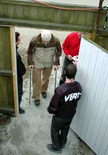Mange måtte avvises i porten under kampen mellom FFK og RBK. 10 106 betalende kom innenfor portene. Foto Rainer Prang NRK. Mange måtte avvises i porten under kampen mellom FFK og RBK. 10 106 betalende kom innenfor portene. Foto Rainer Prang NRK.