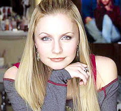 19 år gamle Lindsey Haun spiller hovedrollen Holly i filmen "Brave new girl". Foto: ABC Family. 19 år gamle Lindsey Haun spiller hovedrollen Holly i filmen "Brave new girl". Foto: ABC Family.