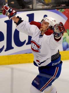Montreal Canadiens Richard Zednik jubler over det første av sine to mål. (Foto: AP/Scanpix)