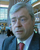 - Vi skifter til miljøvennlig teknologi, sier Nils E. Nertun i SAS. Foto: NRK