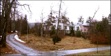 Tunet og de gamle bygningene på Retiro kan bli bevart med boligbygging i parken bak. Foto: Gunnar Sandvik
