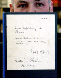 Hitlers håndskrift, som viste seg å tilhøre Konrad Kujau. (Foto: Scanpix / AFP / Michael Urban)