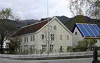 Boalth-huset - tidlegare Yris hotell på Nordjordeid. (Foto: Ottar Starheim, NRK)
