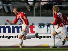 Ole Martin Årst, fulgt av Morten Gamst Pedersen, jubler etter at han ga Tromsø ledelsen 1-0. (Foto: Erlend Aas / SCANPIX) Ole Martin Årst, fulgt av Morten Gamst Pedersen, jubler etter at han ga Tromsø ledelsen 1-0. (Foto: Erlend Aas / SCANPIX)