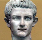 Skulptur av Caligula uten farger.