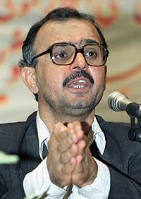 Dødsdommen over den kjente dissidenten Hashem Aghajari er omgjort til fem års fengsel. (Foto: Scanpix) 