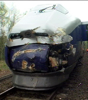 Også toget fikk store skader i sammenstøtet med traktoren. Foto: Tor Keiser.