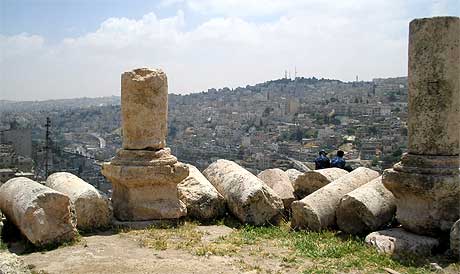 Amman har hatt mange navn og herskere. Historiens spor er lett synlige. (Foto: Ana Maria Tveit)