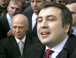 President Saakasjvili (t.v.) og Aslan Abasjidse etter møtet i dag. (Foto: AP)