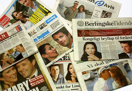 Forsidene på danske aviser lar ingen være i tvil: Kronprinsparet skal gifte seg (Allan Lundgren/Scanpix)