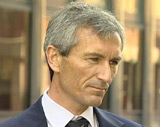 Direktør Bjørn Inge Larsen i Sosial- og helsedirektoratet mener det er fint at Mona Renate Engkvist og de andre nye fattige Norge står fram og synliggjør fattigdommen i Norge. Direktør Bjørn Inge Larsen i Sosial- og helsedirektoratet mener det er fint at Mona Renate Engkvist og de andre nye fattige Norge står fram og synliggjør fattigdommen i Norge.